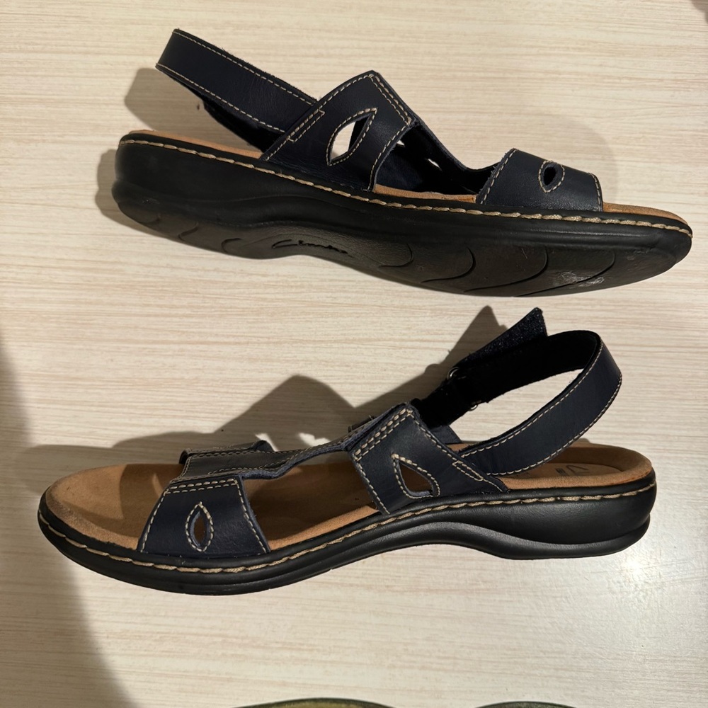 Clark’s collections sling back size 8.5 - Picture 5 of 6